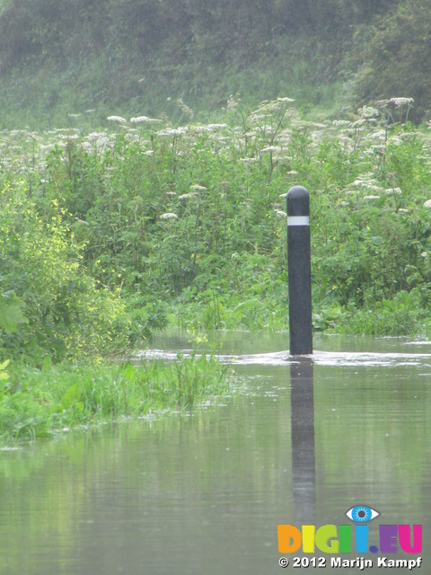 SX22749 Flooded footpath by Afon Col-huw river